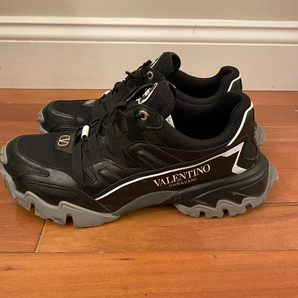 Authentic Valentino Sneakers - Picture 2 of 6